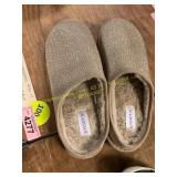 Womens Size 11Joyspun Studded Slippers