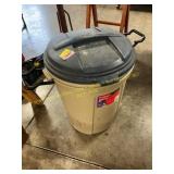 Rubbermaid trash can with lid