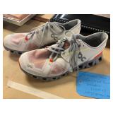 Womens Size 10 On Cloud Running Sneakers