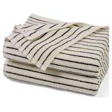 Jacquotha Black & White Bath Towels Set 2