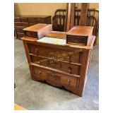 Oak dresser with hanke drawers
