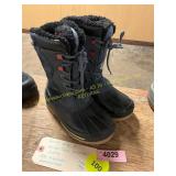 Youth Size 1 Swiss Tech Winter Boots