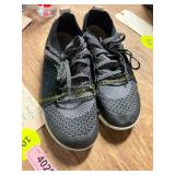 Womens 9.5 Clarks Athletic Sneakers