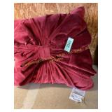 Red bow square pillow