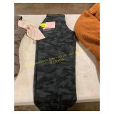 NWT Sm Camo Joggers w/ Pockets