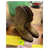 Youth Size 1D Western Style Boots