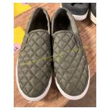 Time + Tru Size 7.5 Slip On Sneakers