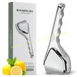 Lemon Squeezer: Compact Citrus Press