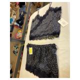 Size L top size L shorts