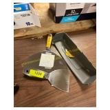 Putty knives+container