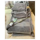Purely indulgent bath set grey