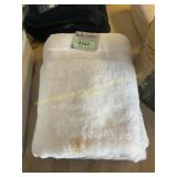 2ct Purely indulgent bath sheet 35x70 white staine