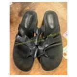 Size 9? Bare Traps Leather Crossover Sandals