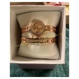 Unverified Women Geneva Watch/Bracelet Set