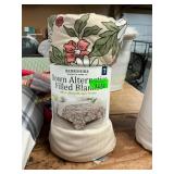 Berkshire down alternative filled blanket