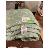 GREEN twin size comforter