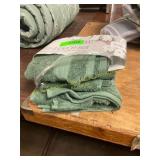 GREEN 2 hand towels, 2 washcloths