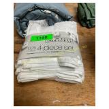 WHITE 2 hand towels, 2 washcloths
