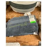 2 bath towels grey