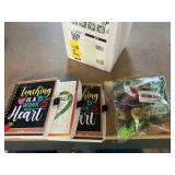 3 Mini Notebooks & Animal/Alien Keychains