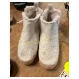 Size 8 NWT Tom Lola Slip Slippers