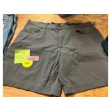 Red Head Size 40 Gray Shorts
