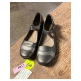 Size 9M Clarks Collection Leather Mary Jane