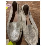 Size 8 Sperry Metallic Cracked Leather Mocs