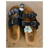 Bobbie Brooks Sandals Sz L 9/10