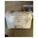 Below ans Wren 2 piece comforter twin size