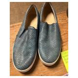 Vionic Size 8.5 Splendid Mini Snake Slip Ons