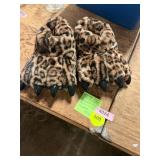 W(7/8)M(5/6) Leopard Furry Claw Slippers