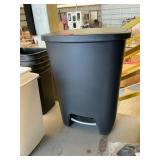 Glad waste can