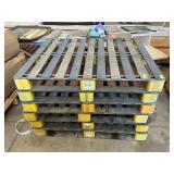 6 ct. Plastic pallets