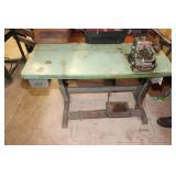 Bonis Fur and Leather Working Sewing Machine