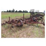 20' IH 45 Cultivator