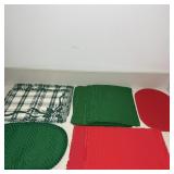 (16) Christmas Table Place Mats