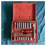 MAC 19 pcs 1/4' Drive Ratchet/Socket Set