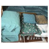 (6) Pillows