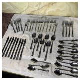 (52) Matching Eating Utensils
