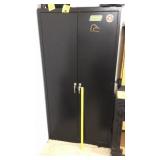 METAL LOCKABLE STORAGE CABINET W/KEY