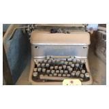 SMITH CORONA TYPEWRITER (DOES NOT WORK)