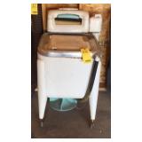 VINTAGE MAYTAG BRAND WRINGER/WASHER