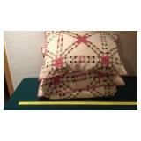 Quilt & Pillows & Bed Sheets