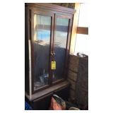WOOD GUN CABINET W/ KEY