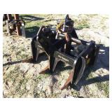 QUICK-TACH TIMBER FORKS W/HYDRAULIC GRAPPLE