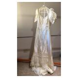 WEDDING GOWN (Sz. 11/12)