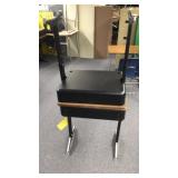 (4) SCHOOL DESKS (4) SCHOOL DESKS