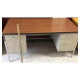 METAL DESK MEASURES 60"W X 30"D X 29"T METAL DESK MEASURES 60"W X 30"D X 29"T