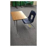 (4) SCHOOL DESKS (4) SCHOOL DESKS